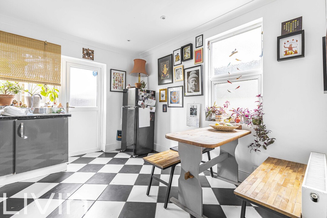 2 bed apartment for sale in Cross Road, Croydon 4