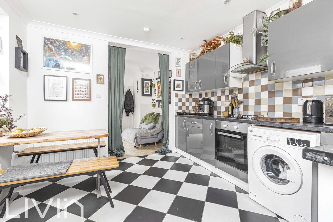 2 bed apartment for sale in Cross Road, Croydon 6