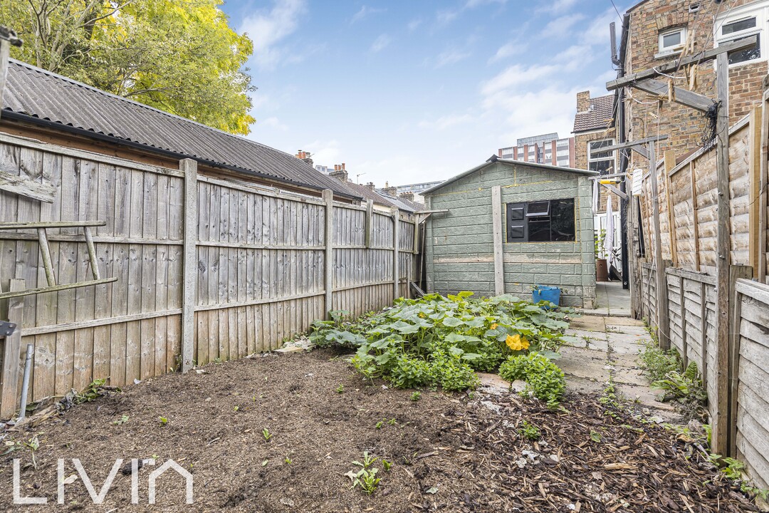 2 bed apartment for sale in Cross Road, Croydon 14