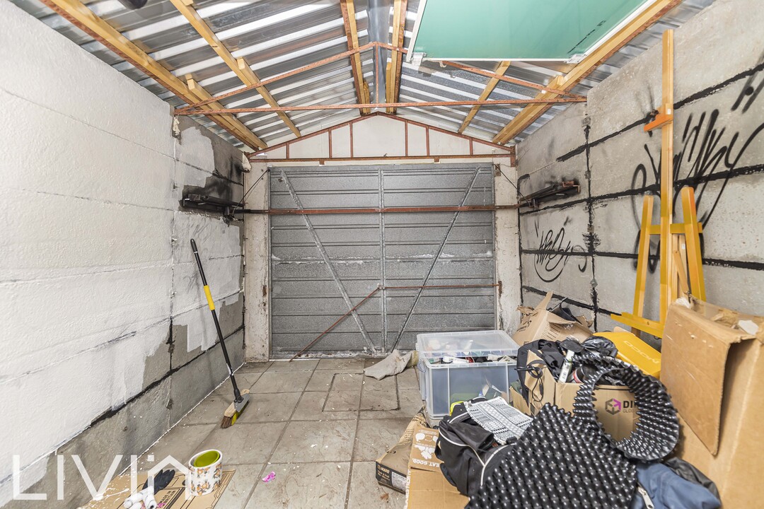 2 bed apartment for sale in Cross Road, Croydon 16