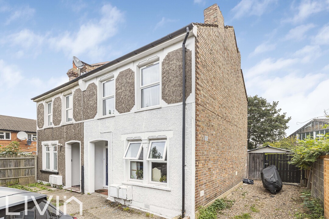 2 bed apartment for sale in Cross Road, Croydon 1