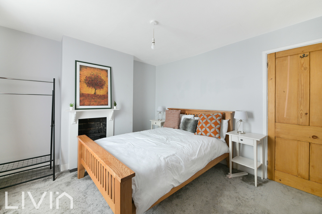 2 bed terraced house for sale in West Street, Croydon 8