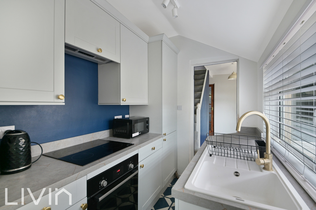 2 bed terraced house for sale in West Street, Croydon 1