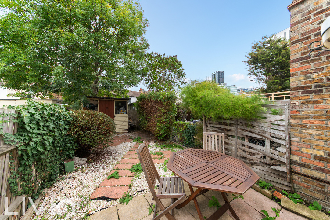 2 bed terraced house for sale in West Street, Croydon 6