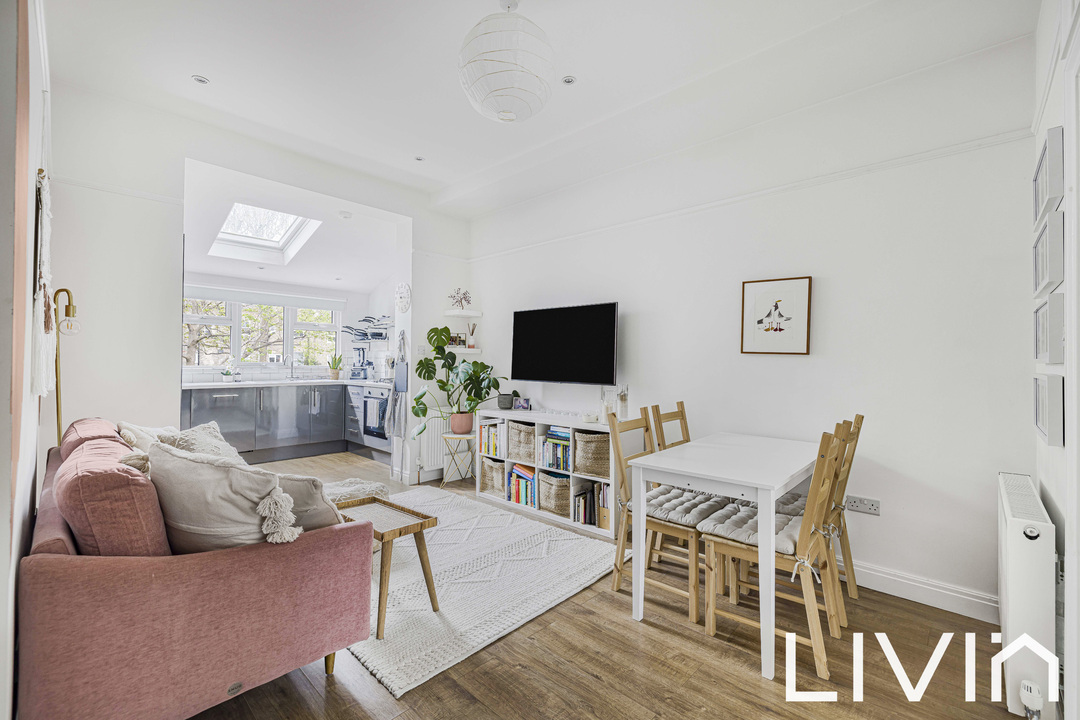 1 bed apartment for sale in Elgin Road, Croydon 15