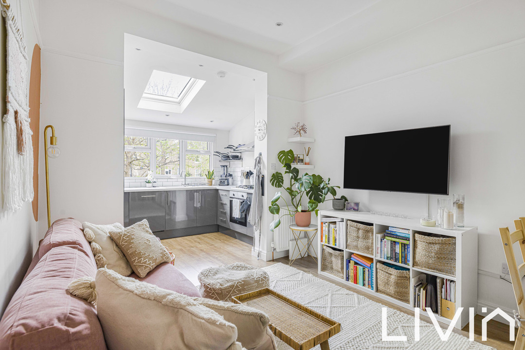 1 bed apartment for sale in Elgin Road, Croydon 4
