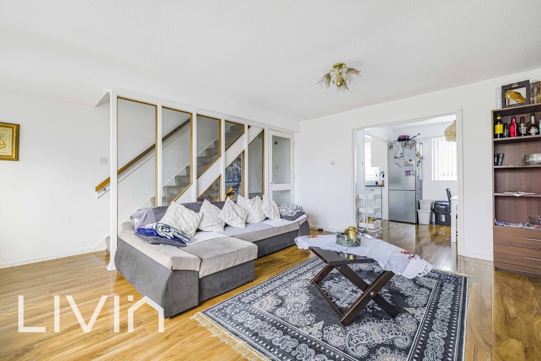 4 bed town house for sale in Willow Mount, Croydon 7