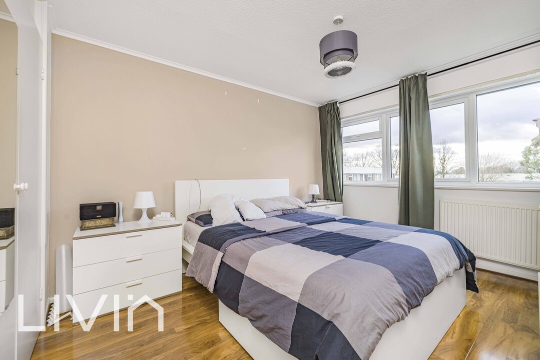 4 bed town house for sale in Willow Mount, Croydon 13