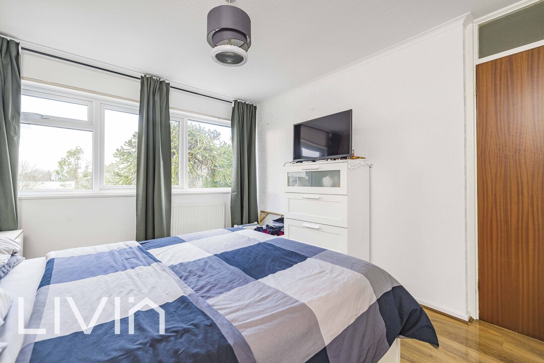 4 bed town house for sale in Willow Mount, Croydon 14