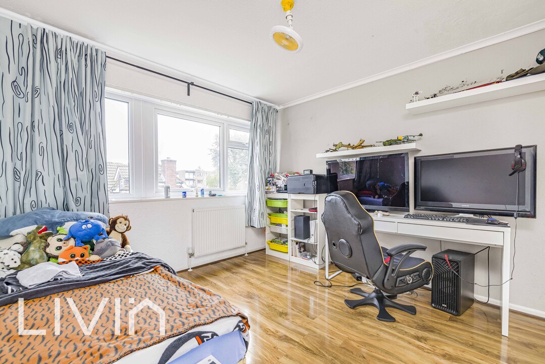 4 bed town house for sale in Willow Mount, Croydon 17