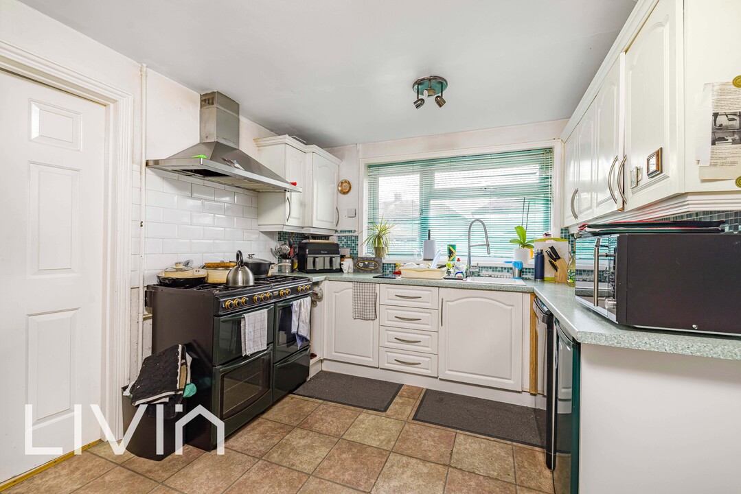 4 bed semi-detached house for sale in Bothwell Road, Croydon  - Property Image 7