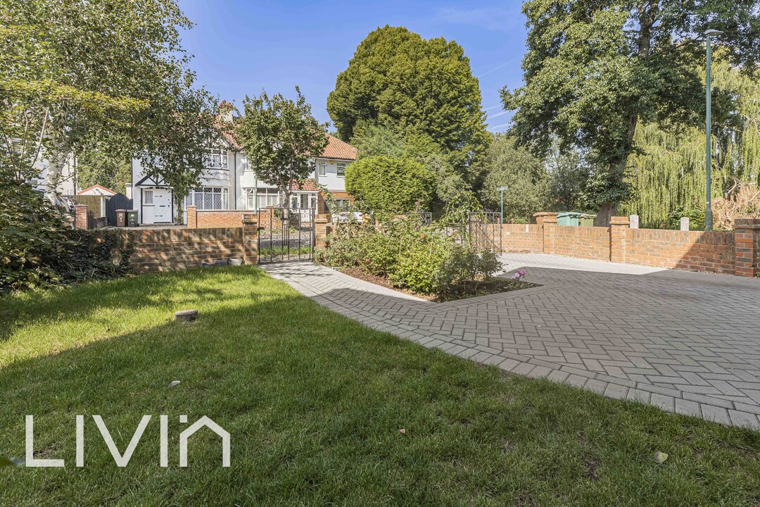 4 bed semi-detached house for sale in Salcott Road, Croydon  - Property Image 3