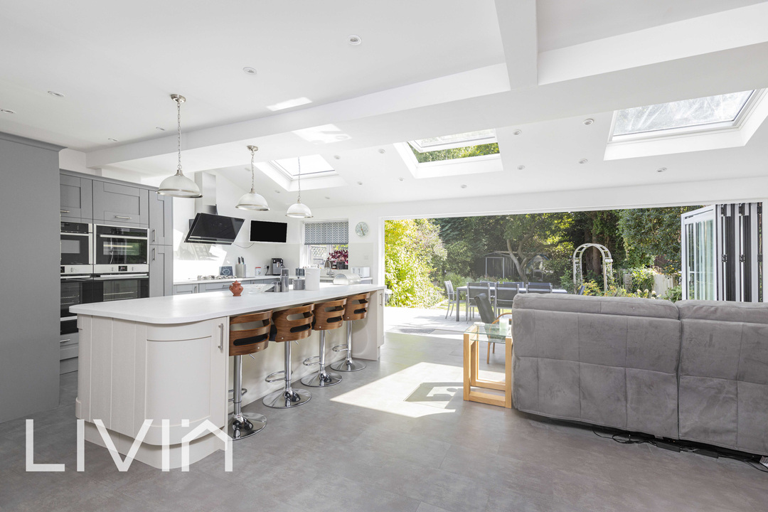 4 bed semi-detached house for sale in Salcott Road, Croydon  - Property Image 9