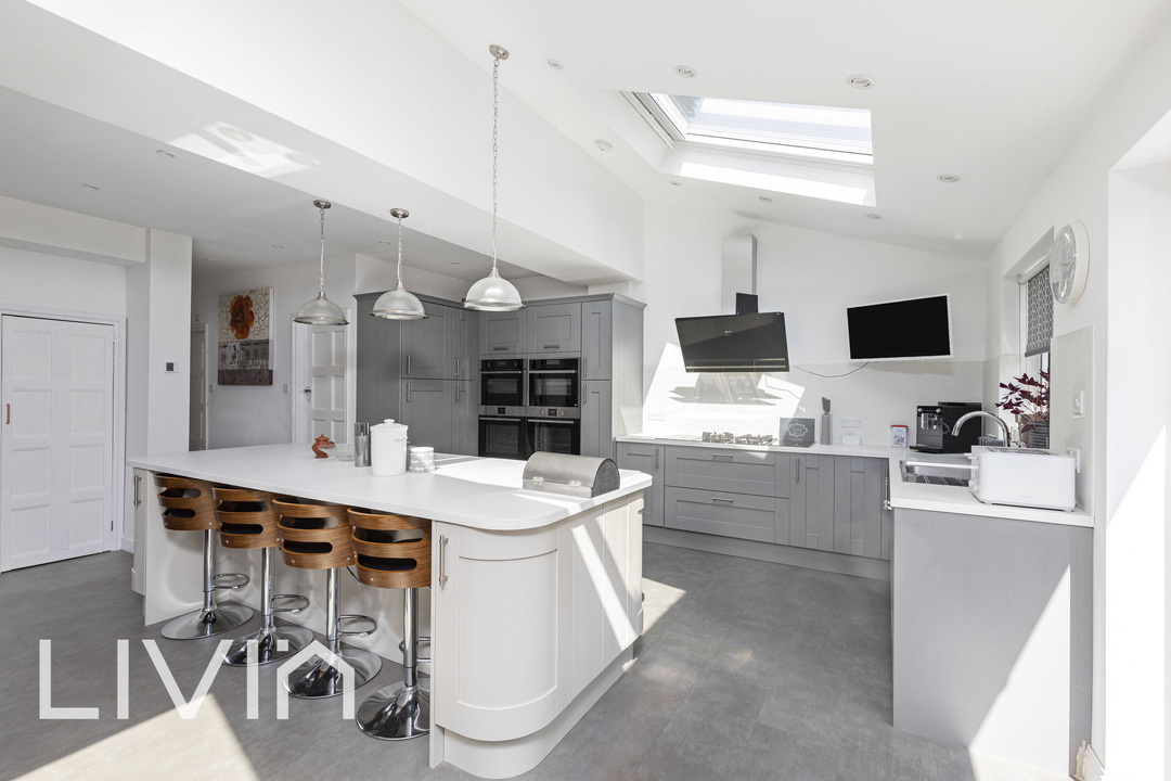 4 bed semi-detached house for sale in Salcott Road, Croydon  - Property Image 5