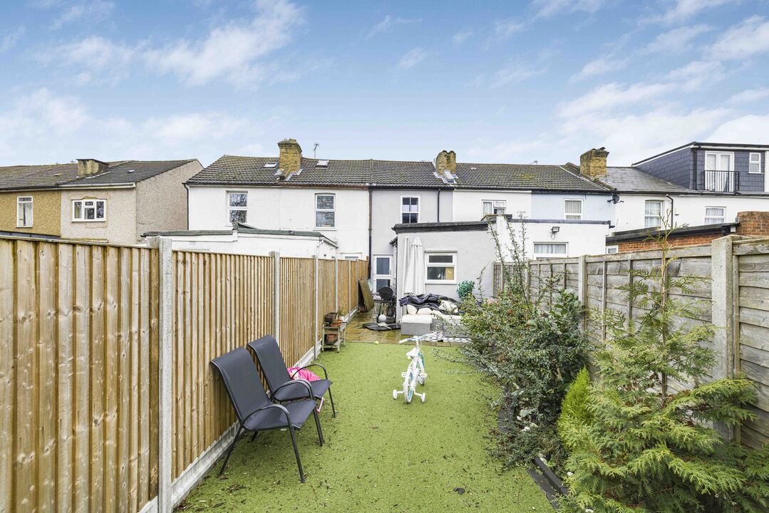 2 bed terraced house for sale in Cornwall Road, Croydon 7