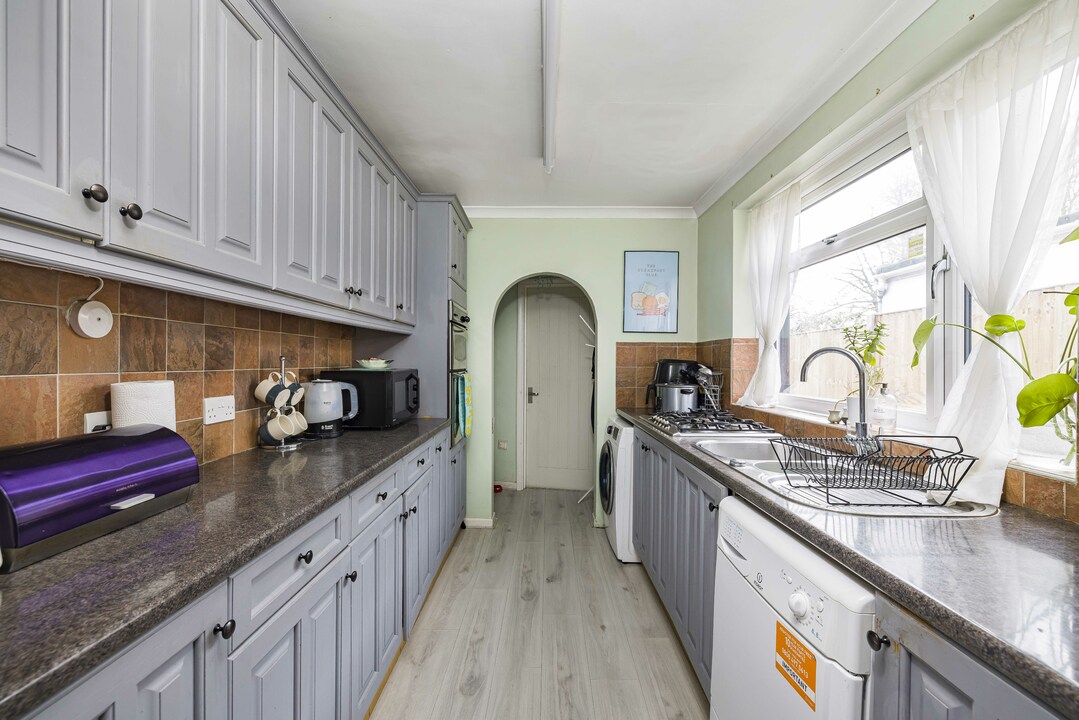 2 bed terraced house for sale in Cornwall Road, Croydon 3