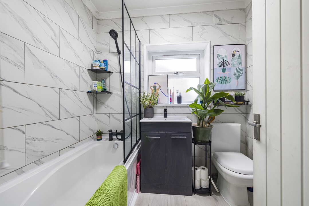 2 bed terraced house for sale in Cornwall Road, Croydon 6