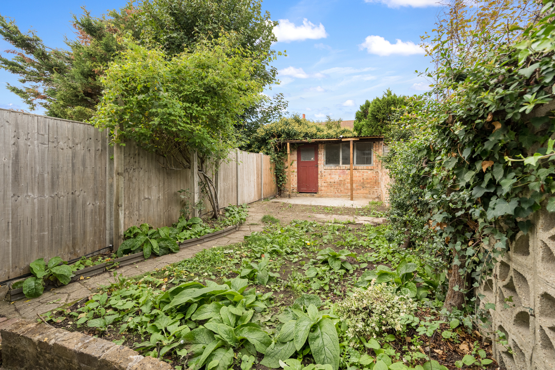 2 bed end of terrace house for sale in Helder Street, South Croydon 10