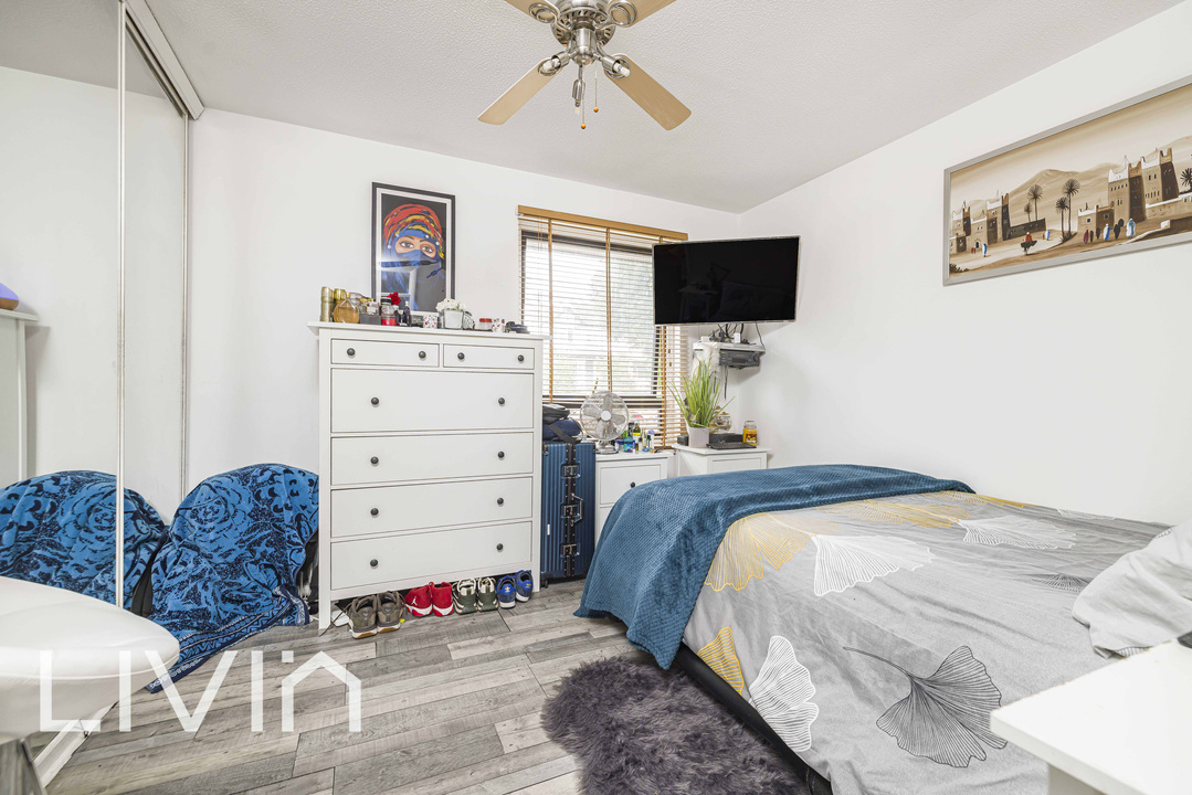 1 bed house for sale in Ardent Close, London  - Property Image 2