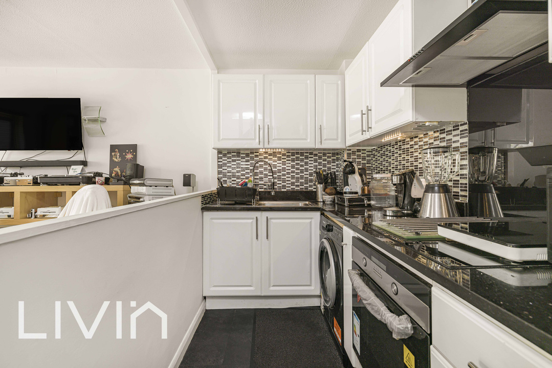 1 bed house for sale in Ardent Close, London  - Property Image 4