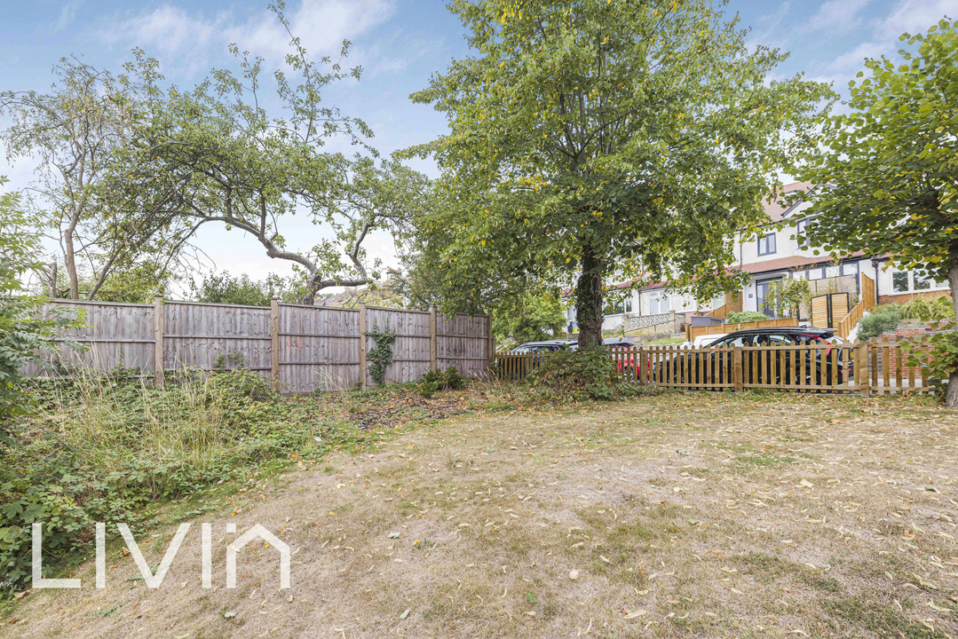 1 bed house for sale in Ardent Close, London  - Property Image 8