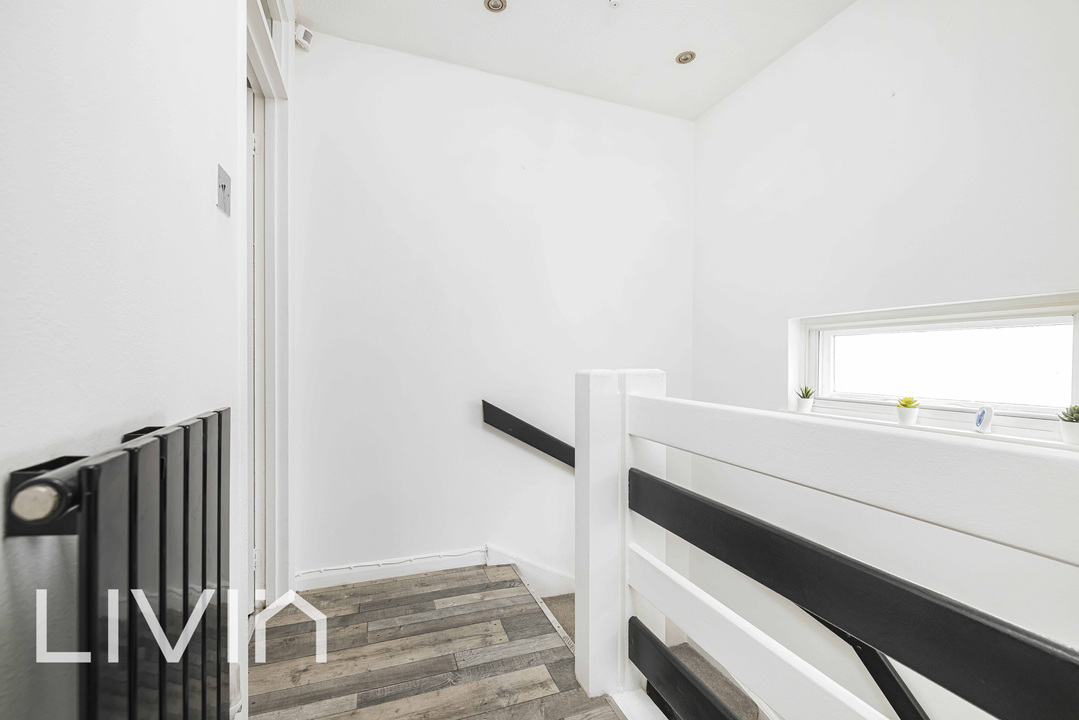 1 bed house for sale in Ardent Close, London  - Property Image 10