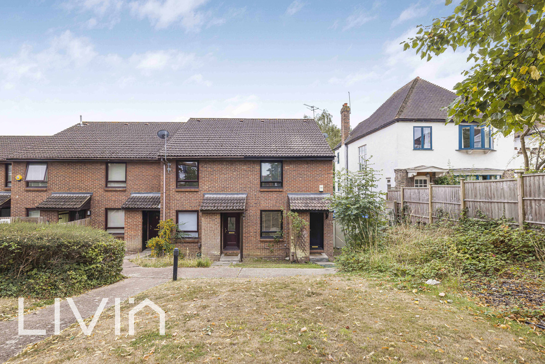 1 bed house for sale in Ardent Close, London  - Property Image 1