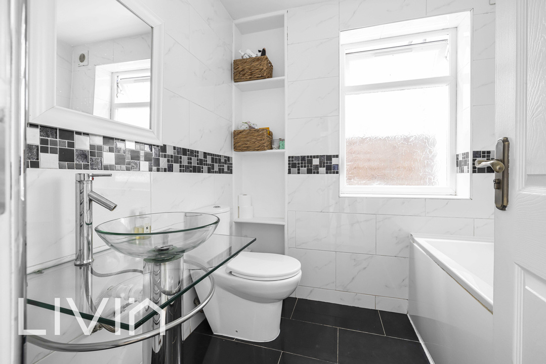 2 bed apartment for sale in Buxton Road, Thornton Heath 5