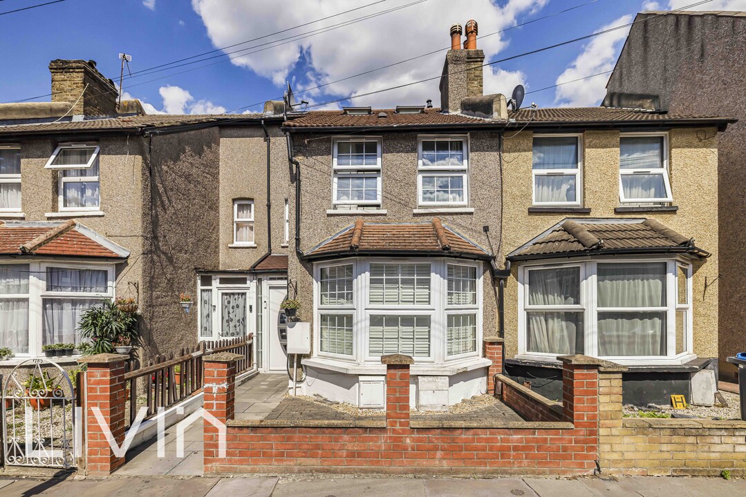 2 bed apartment for sale in Buxton Road, Thornton Heath  - Property Image 1