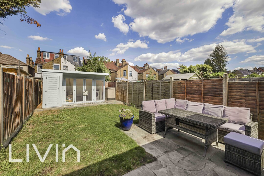 2 bed apartment for sale in Buxton Road, Thornton Heath 2