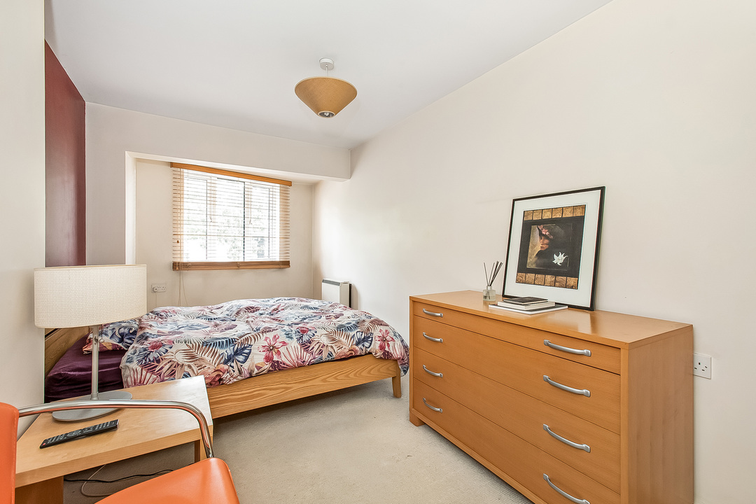 2 bed apartment for sale in Empire Court, London 2