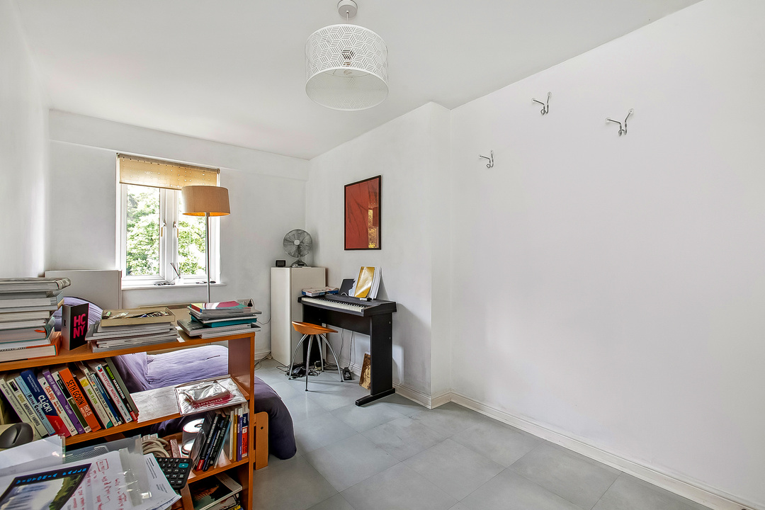 2 bed apartment for sale in Empire Court, London 4