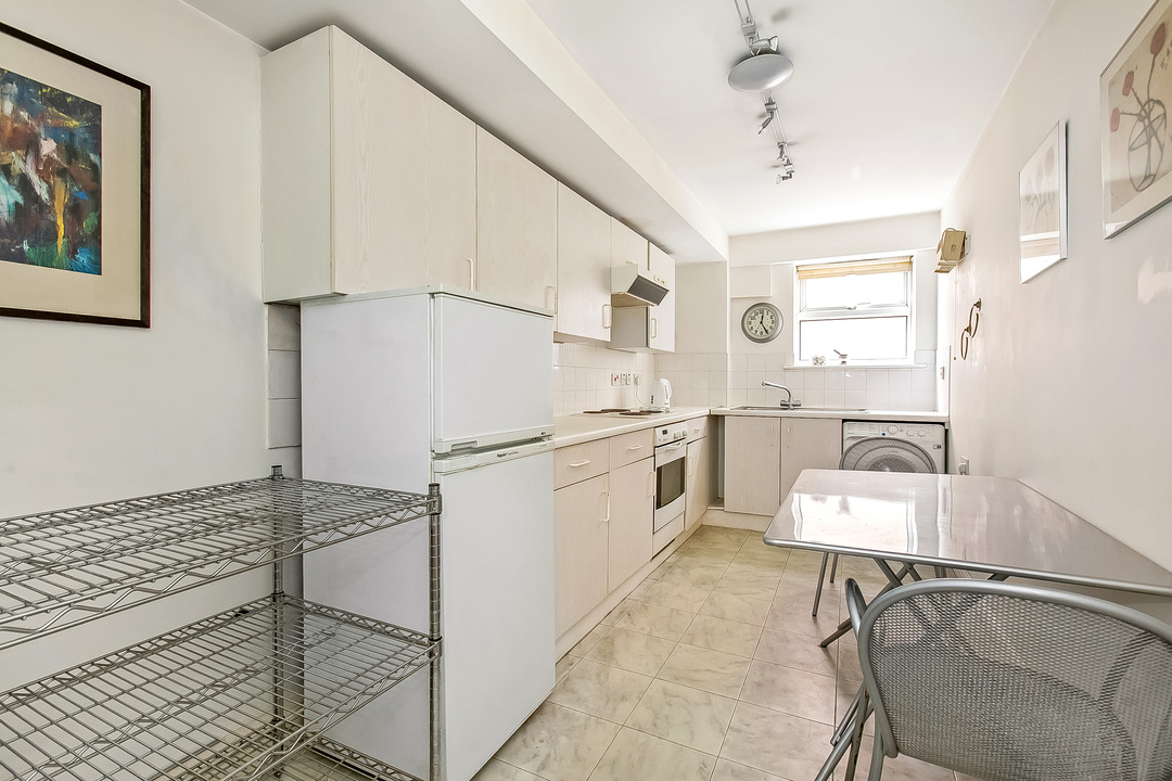 2 bed apartment for sale in Empire Court, London  - Property Image 7