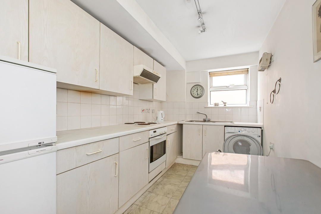 2 bed apartment for sale in Empire Court, London 6