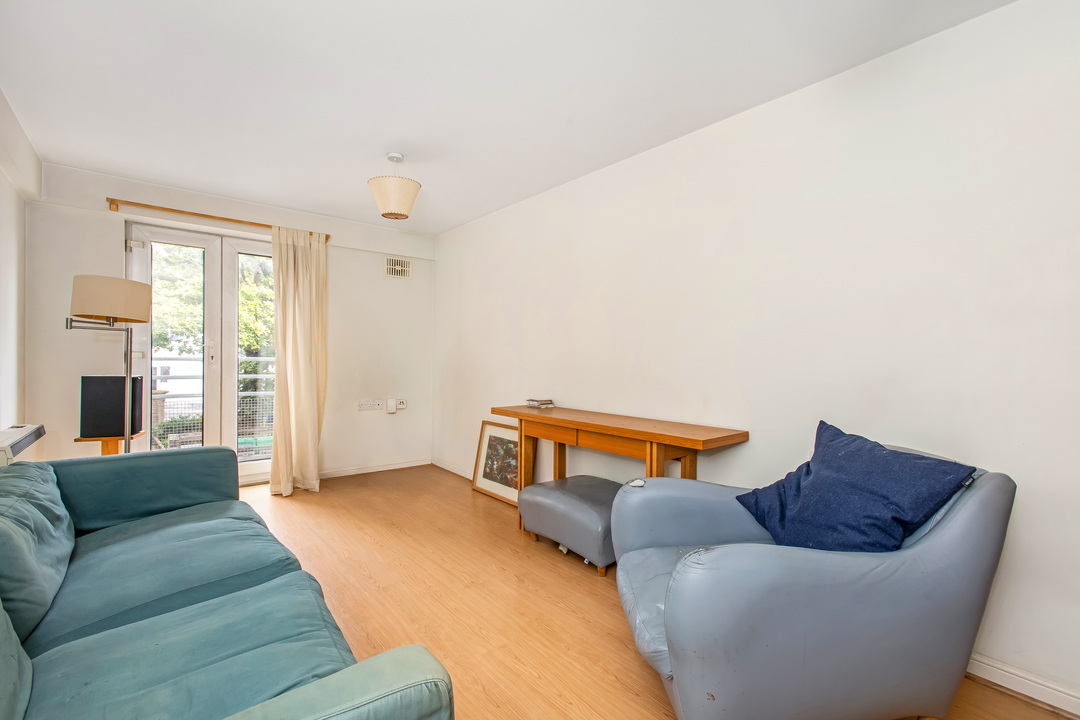 2 bed apartment for sale in Empire Court, London 1