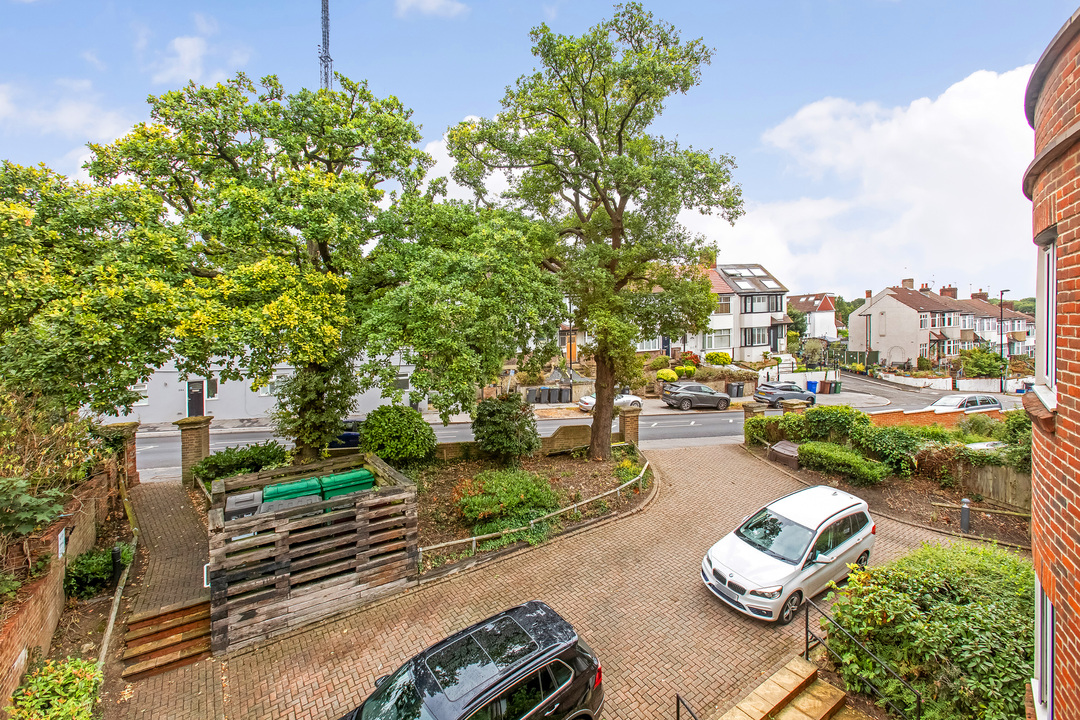 2 bed apartment for sale in Empire Court, London 8