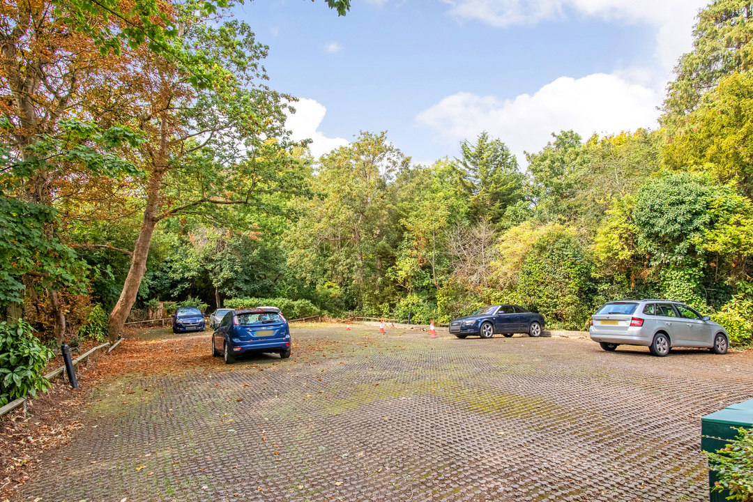 2 bed apartment for sale in Empire Court, London 10