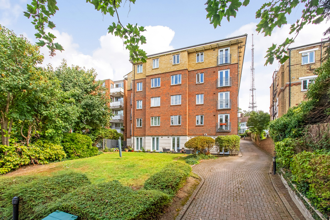 2 bed apartment for sale in Empire Court, London 11