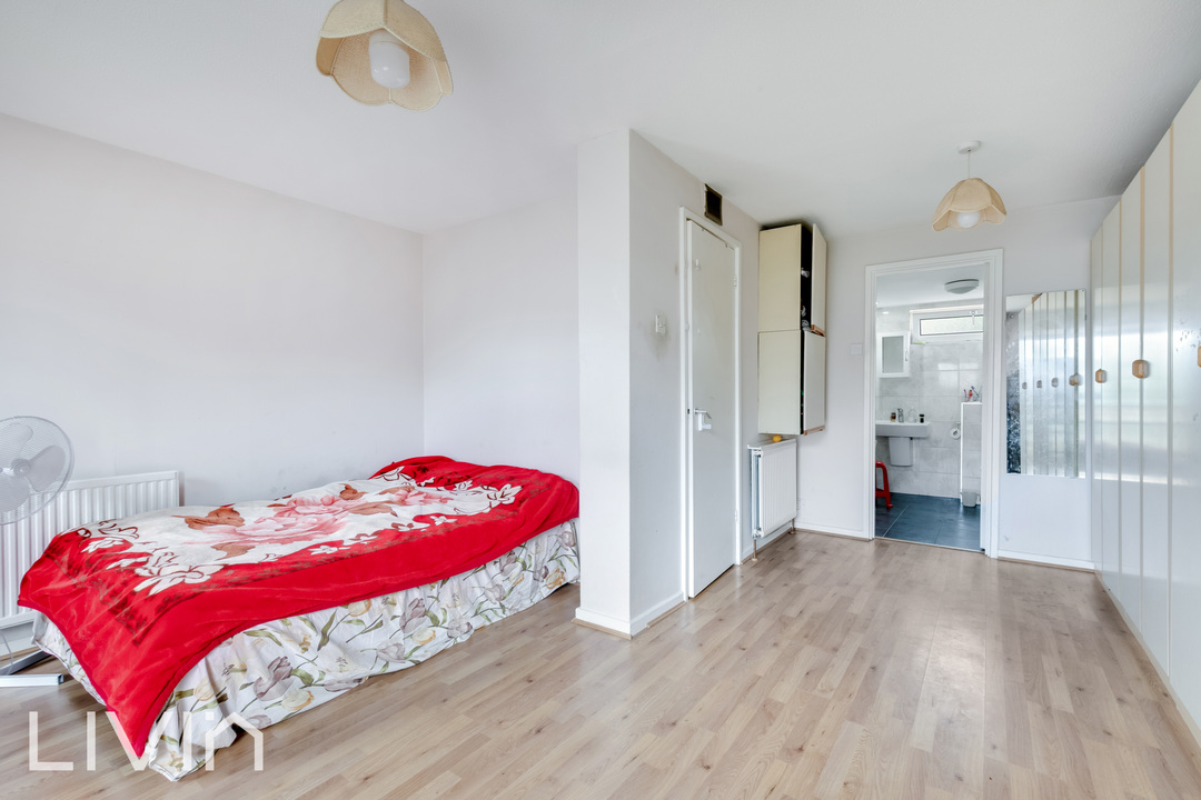 4 bed semi-detached house to rent in Park Hill Rise, Croydon  - Property Image 10
