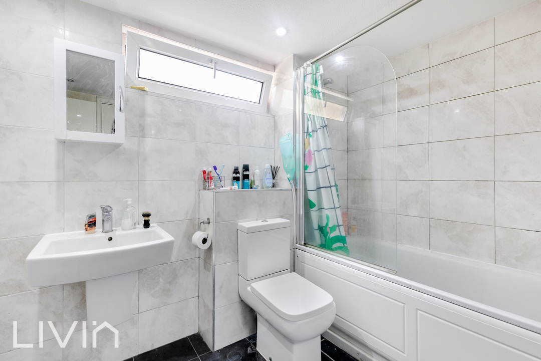 4 bed semi-detached house to rent in Park Hill Rise, Croydon  - Property Image 17