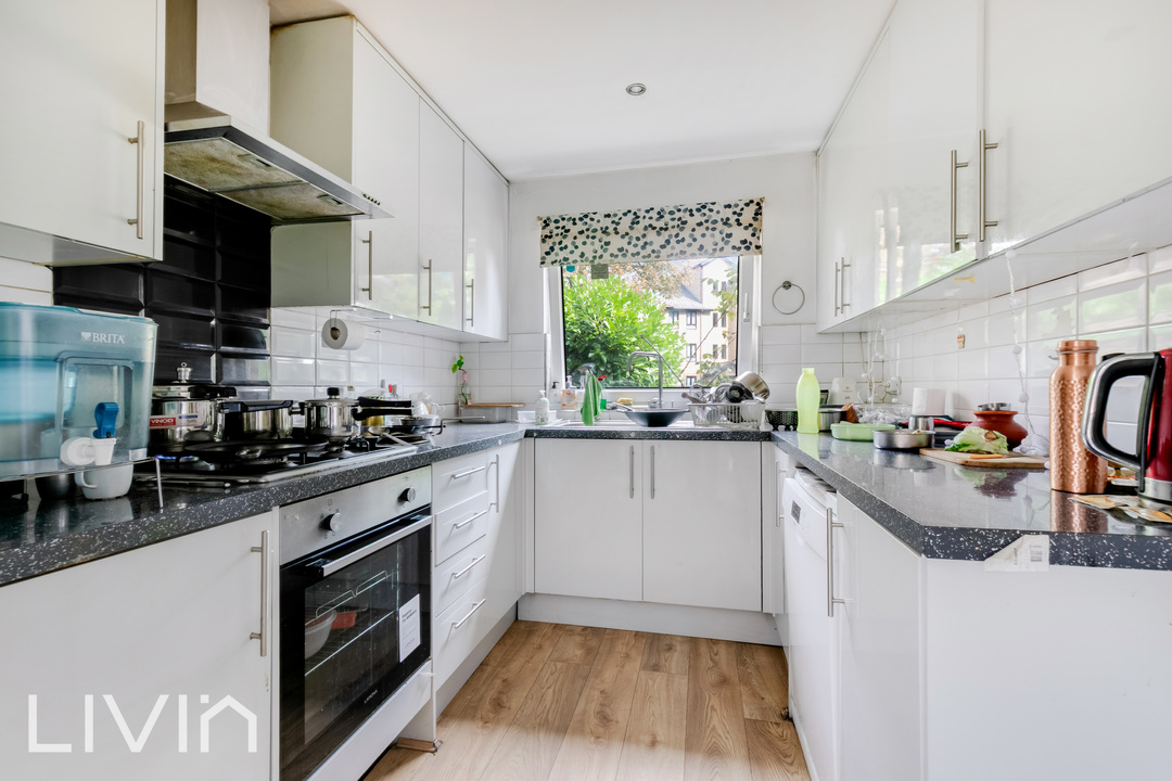 4 bed semi-detached house to rent in Park Hill Rise, Croydon  - Property Image 6