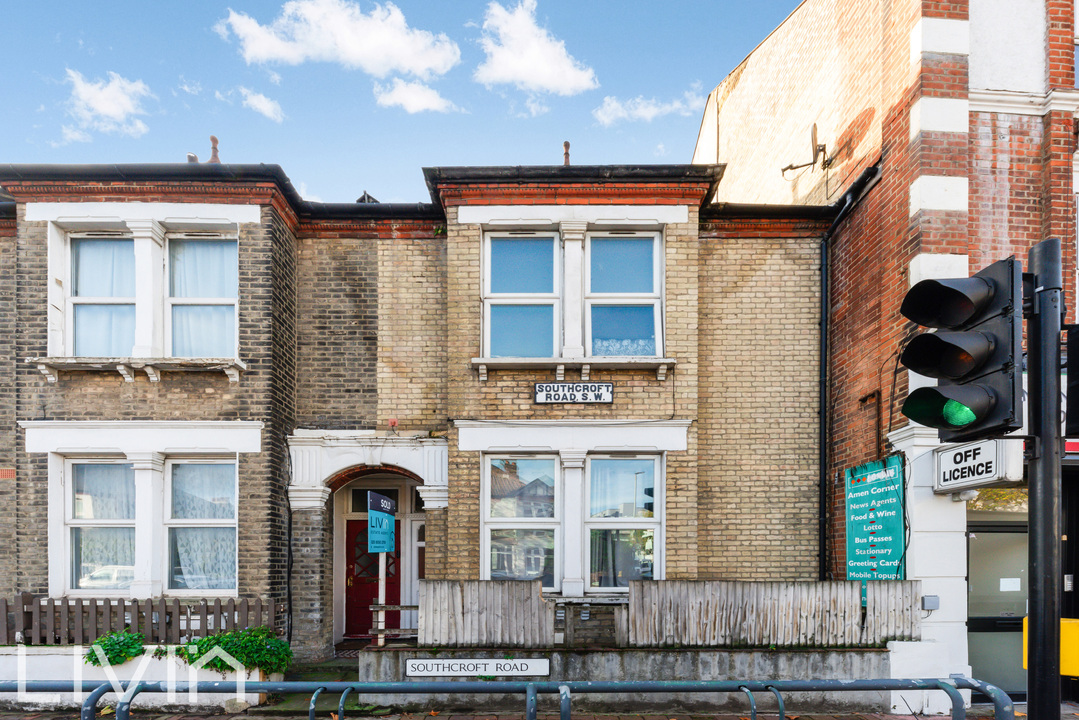 2 bed apartment for sale in Southcroft Road, London, SW17