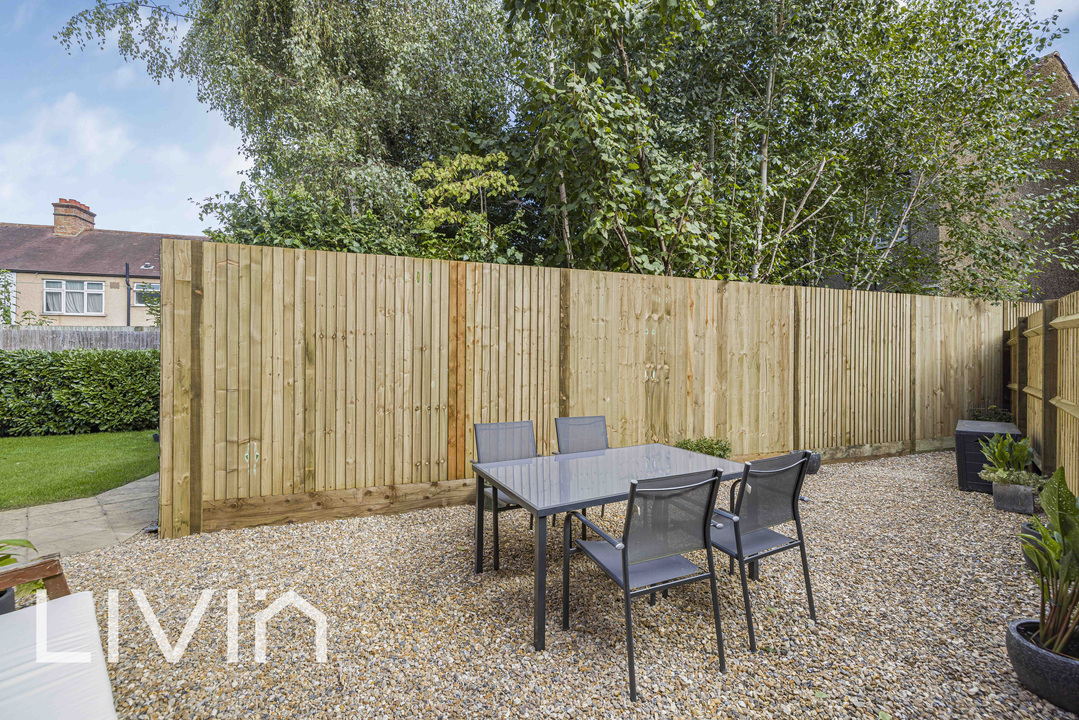 4 bed end of terrace house for sale in Nihill Place, Croydon 9