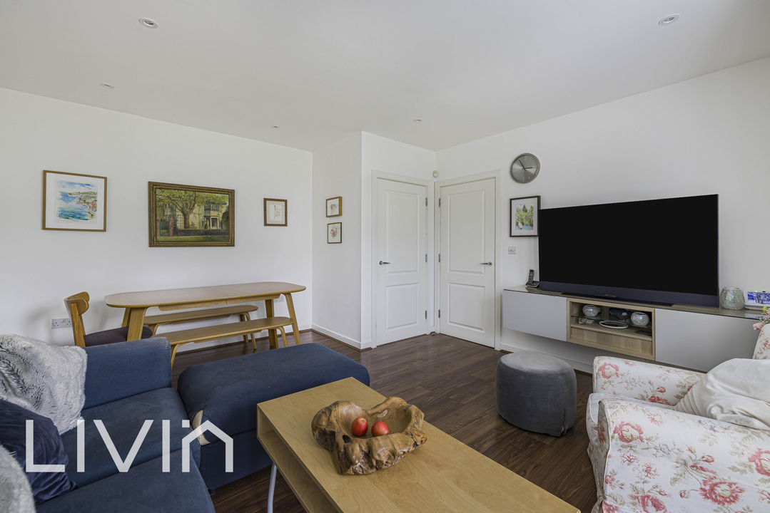 4 bed end of terrace house for sale in Nihill Place, Croydon 8