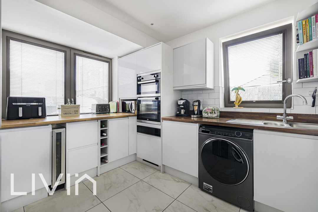 4 bed end of terrace house for sale in Nihill Place, Croydon  - Property Image 4