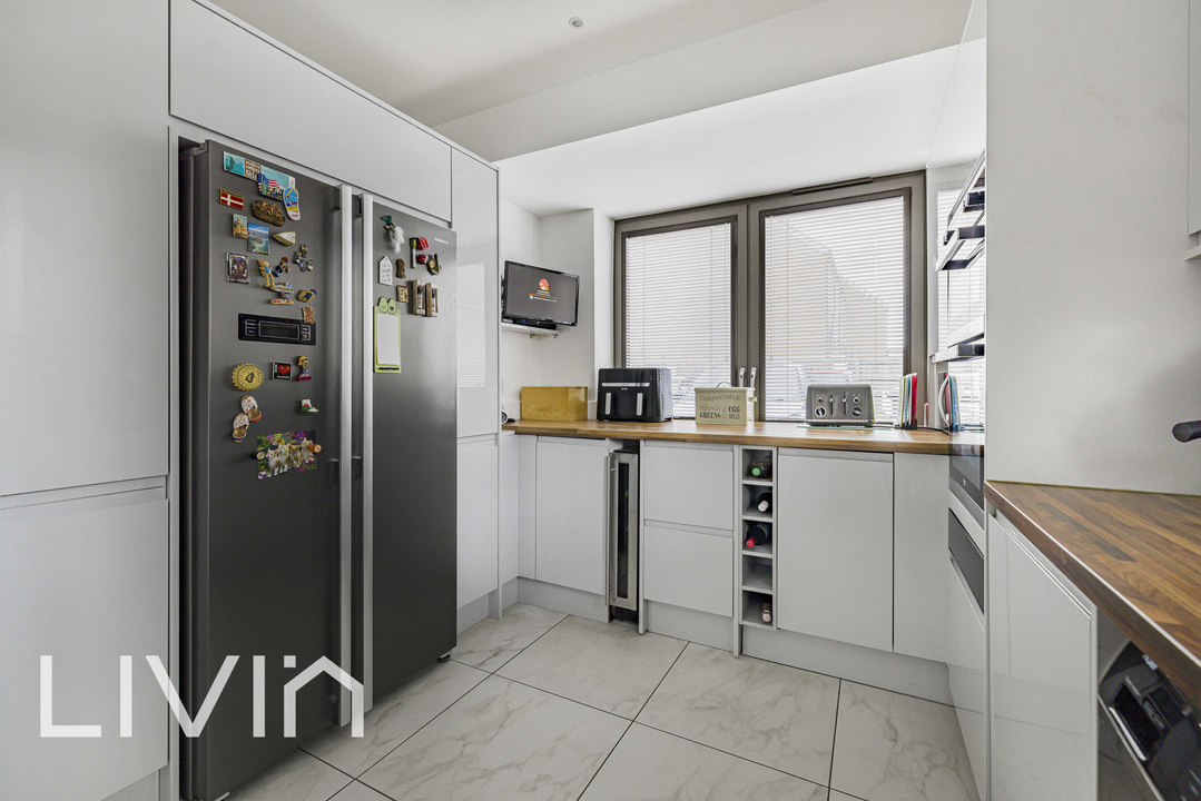 4 bed end of terrace house for sale in Nihill Place, Croydon 4