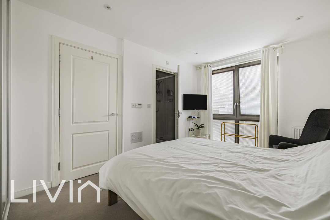 4 bed end of terrace house for sale in Nihill Place, Croydon 14