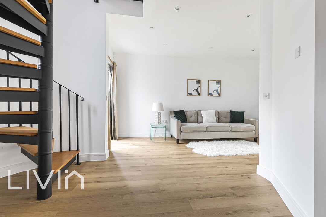 2 bed end of terrace house for sale in Goschen Mews, Selsdon 4