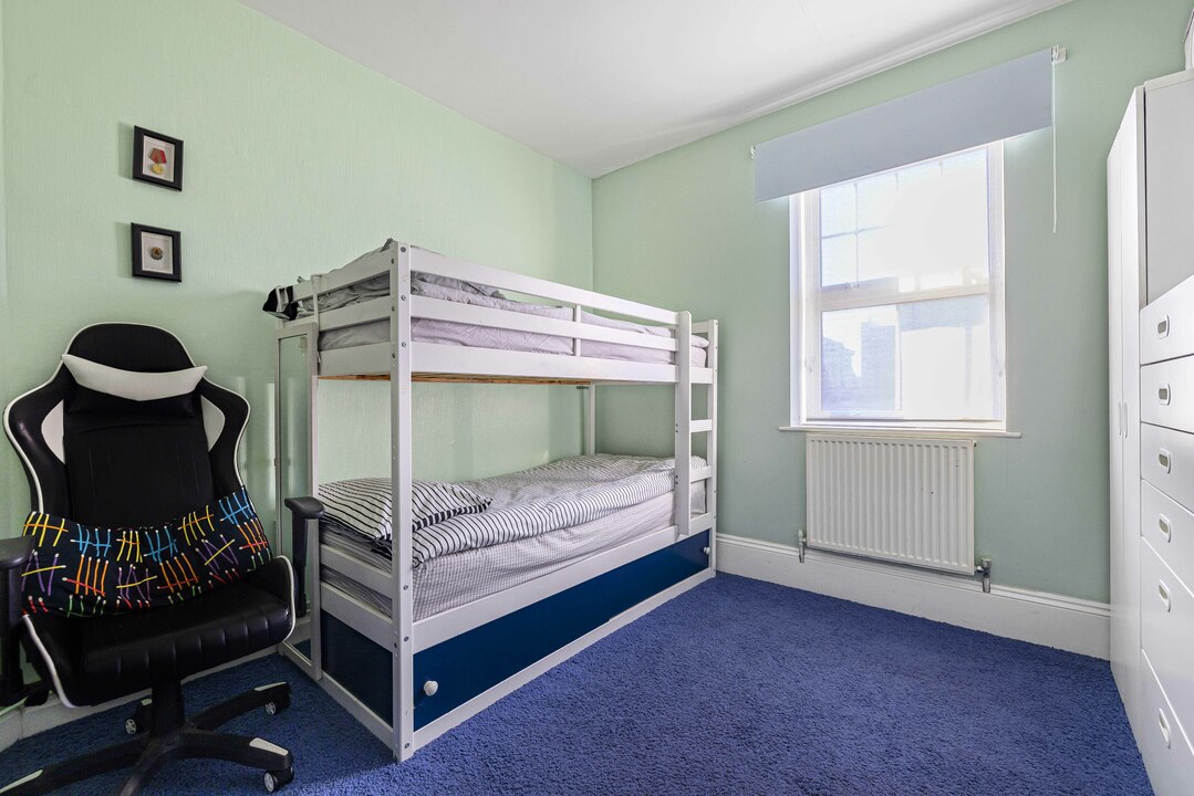 2 bed apartment for sale in Heathfield Gardens, Croydon 5