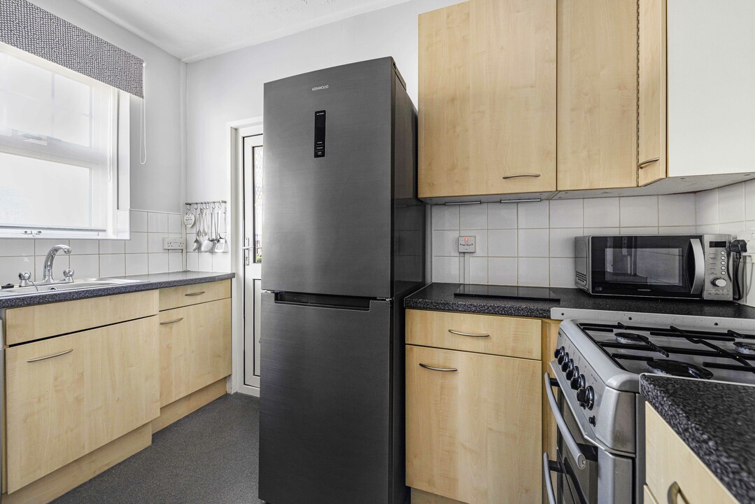 2 bed apartment for sale in Heathfield Gardens, Croydon 16